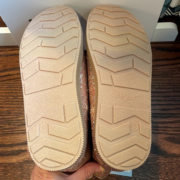 Cat and Jack Boots, Brand New, Size 5.  (63) - Picture 10 of 12